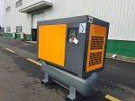 schraubenkompressor-mit-oleinspritzung-7-5kw-10hp-200l-tank-trockner-luftgekuhlt-1.jpeg
